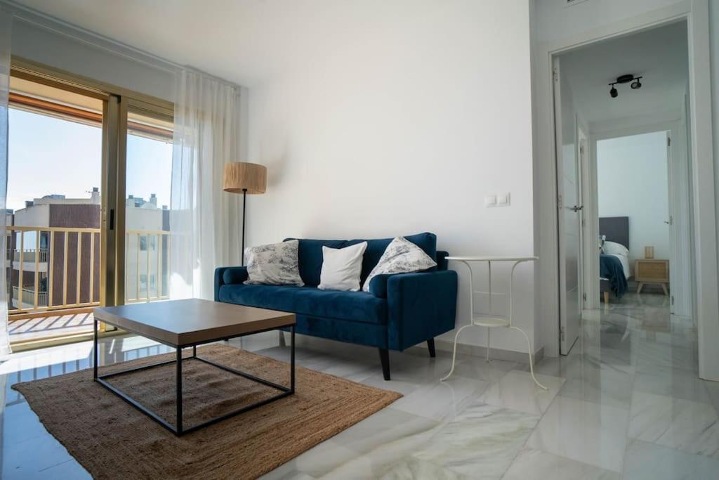 Spacious Three Bedroom Penthouse Apartment *